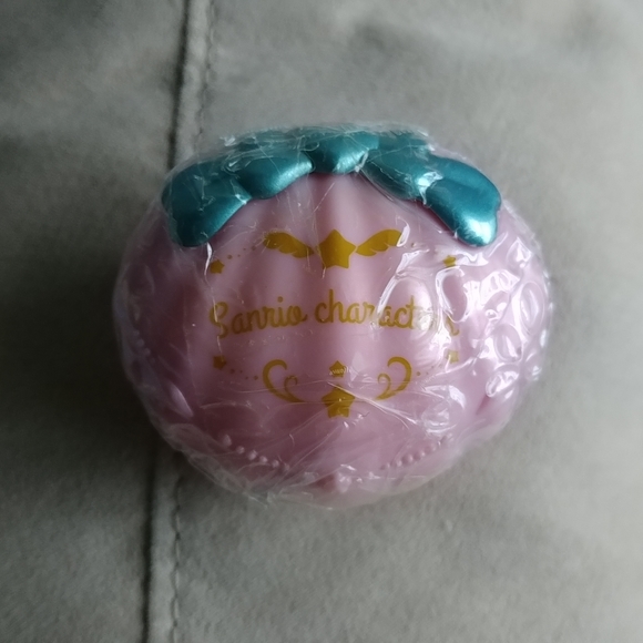 My Melody mini plastic seashell dresser jewelry case - Picture 3 of 3